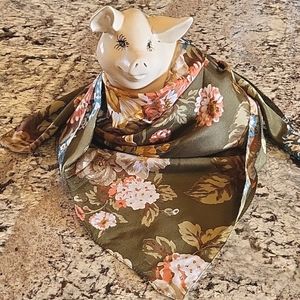 *CLOSING 5/18* Scarf.